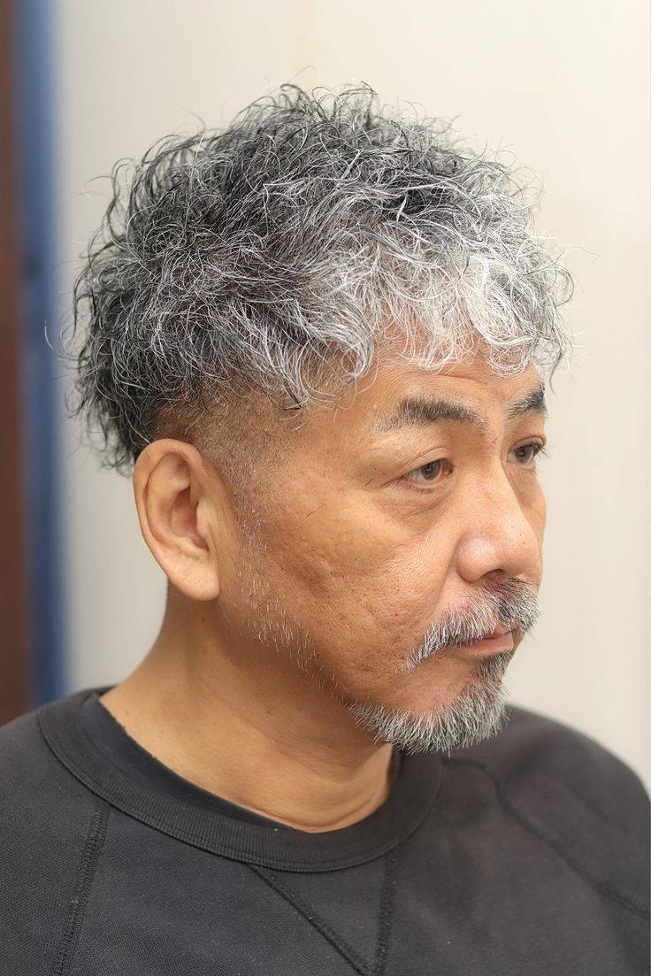 当白发遇上时尚：男士发型的惊艳蜕变