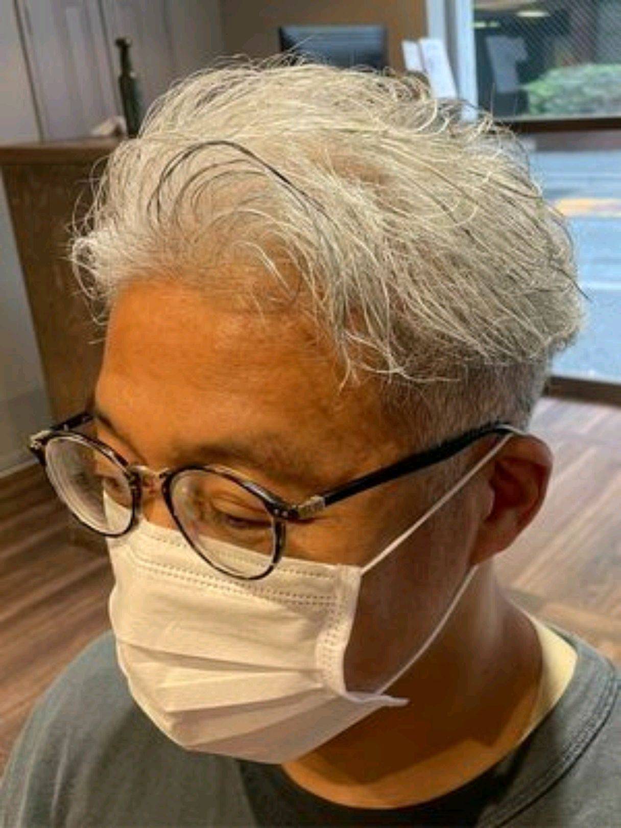 当白发遇上时尚：男士发型的惊艳蜕变